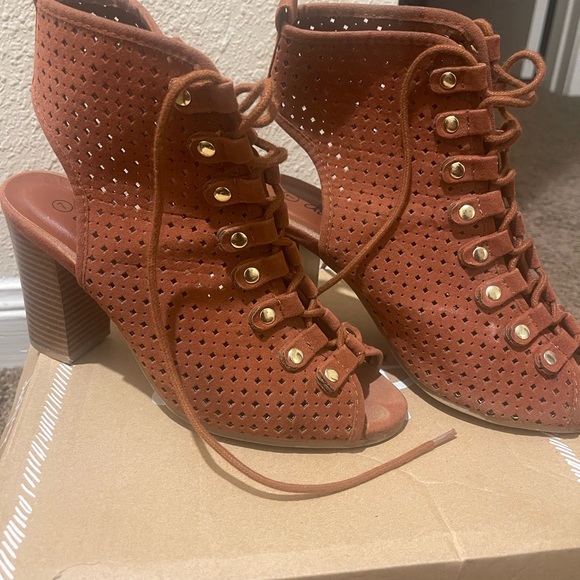 Rust brown booties. - Picture 5 of 8